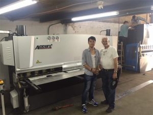 Бидний үйлдвэрт Кипр Кларкийн Үйлчлүүлэгчидтэй уулзах Хэвлэлийн тоормосны машин болон хяргах машин